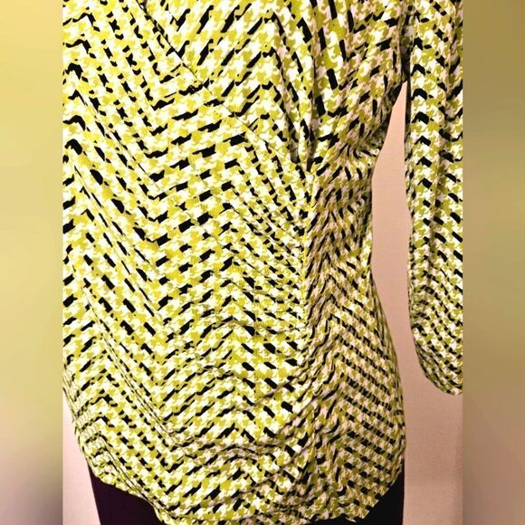 Liz Claiborne Green and Black Fitted Ruched Blouse - Picture 3 of 7